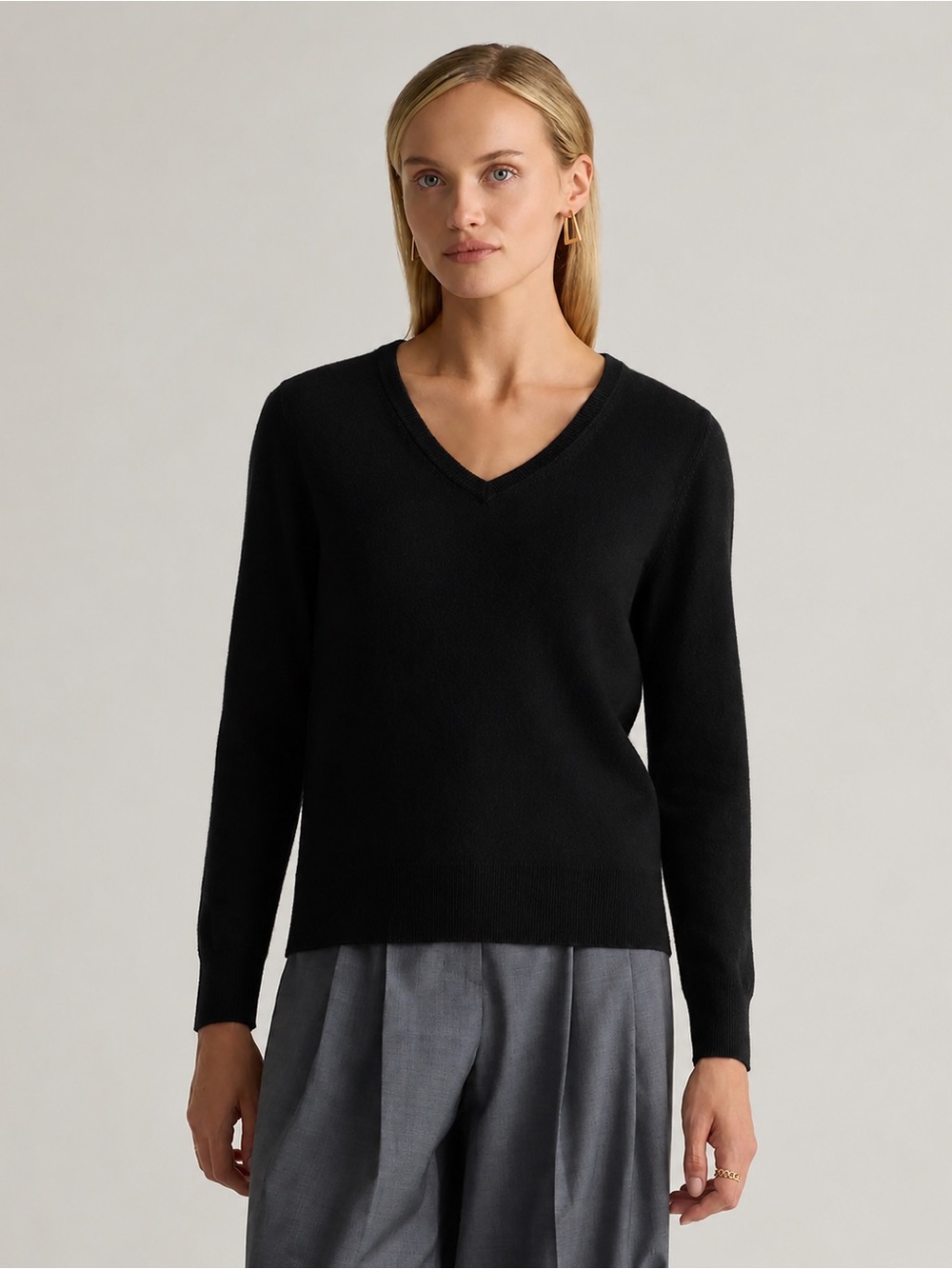 Quince Mongolian Cashmere V-Neck Sweater Size M Black NWT 100% Cashmere